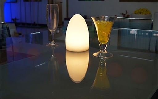 lumină elegantă pe masă - ou