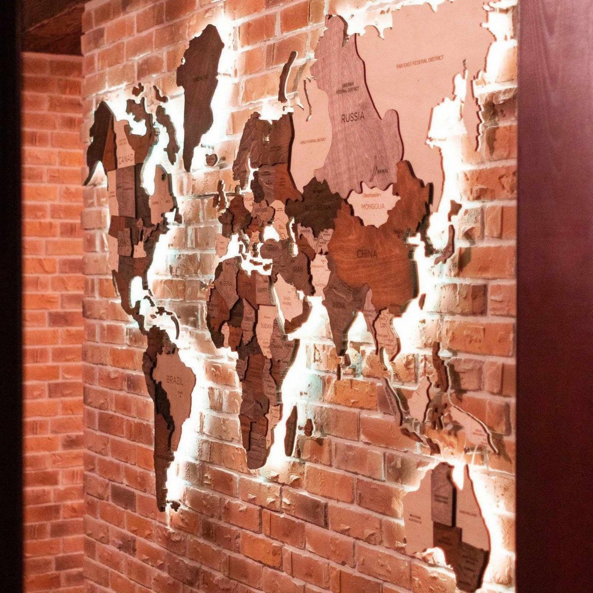 Harta lumii din lemn - iluminat cu led