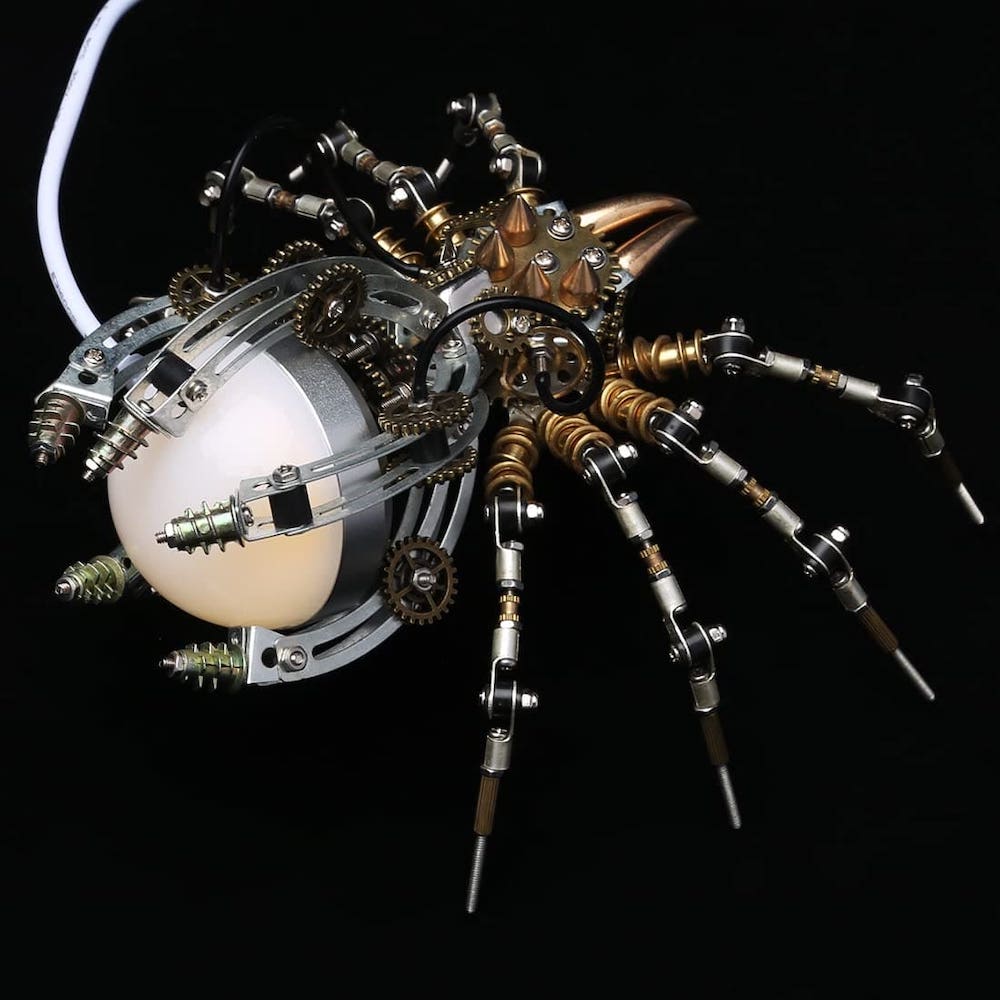 puzzle metalic 3D cu păianjen