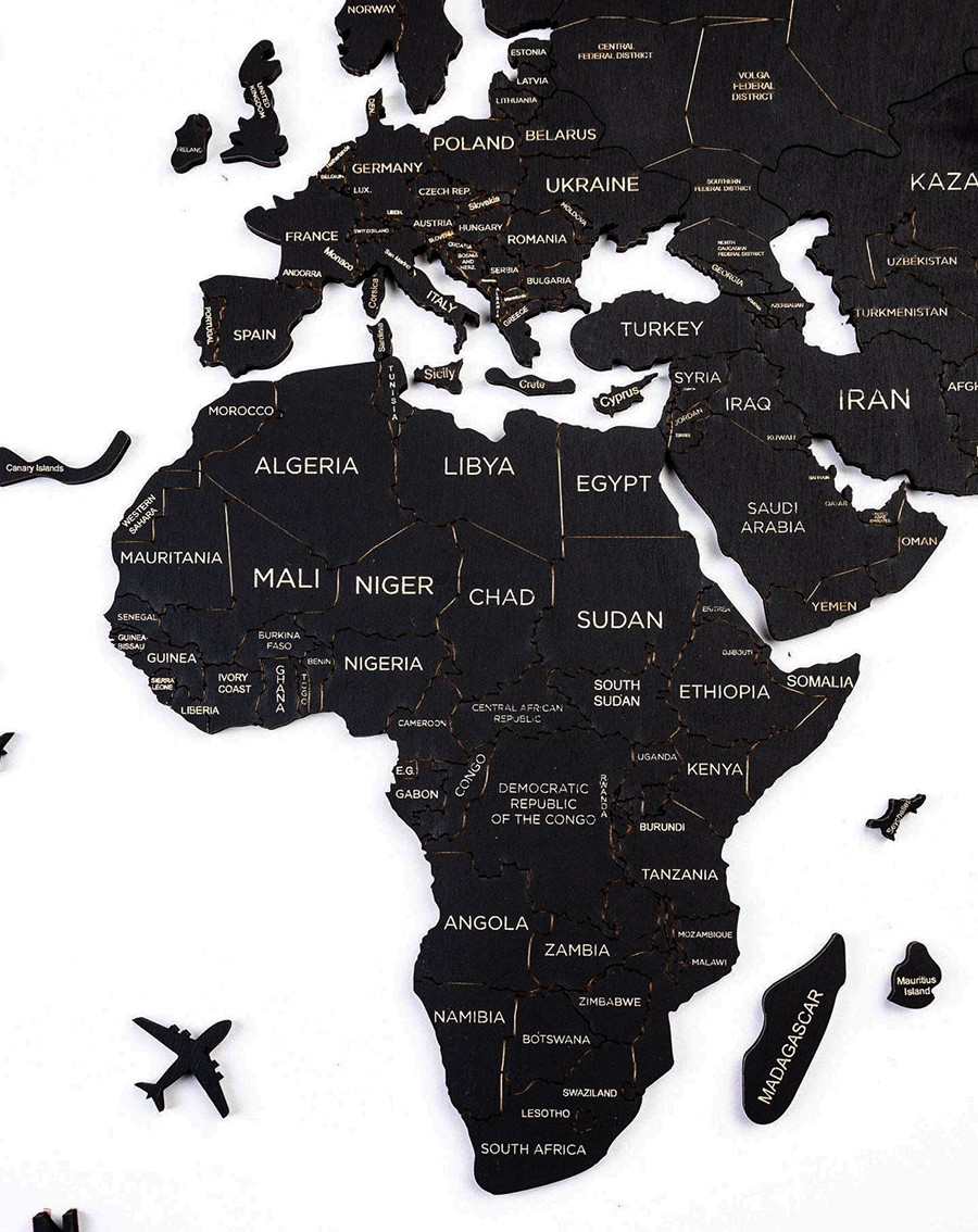 hartă mondială din lemn pe pereții continente culoare neagră