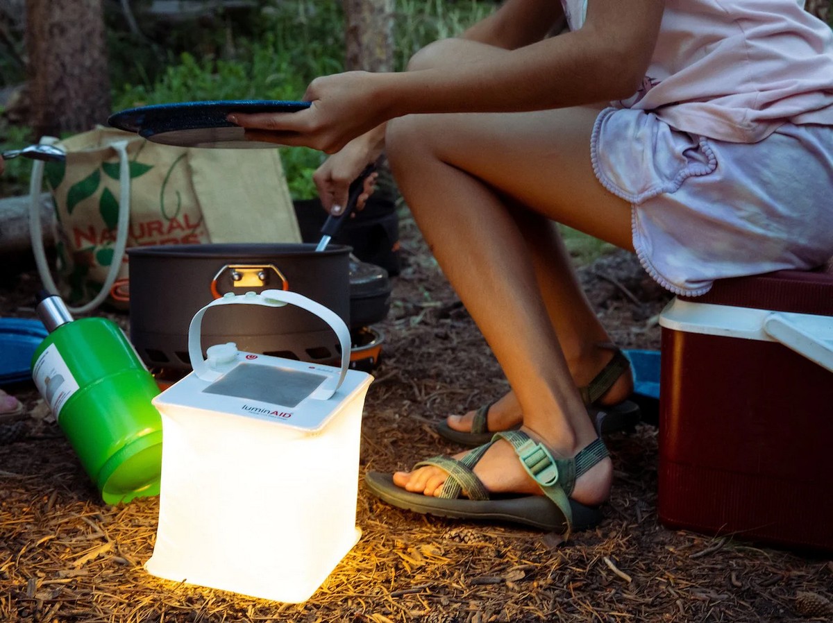 Lampa solara de exterior cu led - lumina de camping portabila 2in1 + incarcator