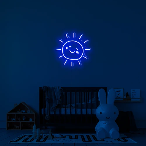 Logo neon iluminat cu LED pe perete - însorit