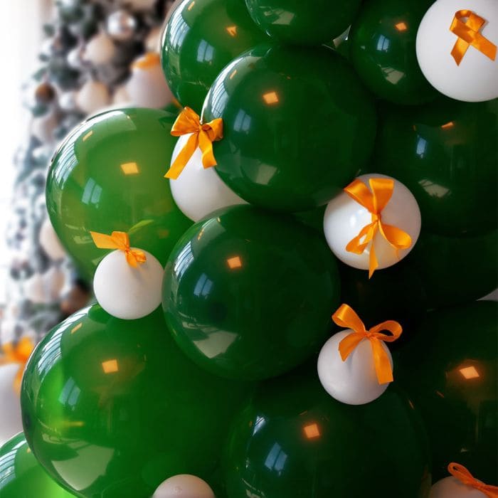 Brad de Crăciun cu baloane​ - Brad de Crăciun gonflabil format din baloane