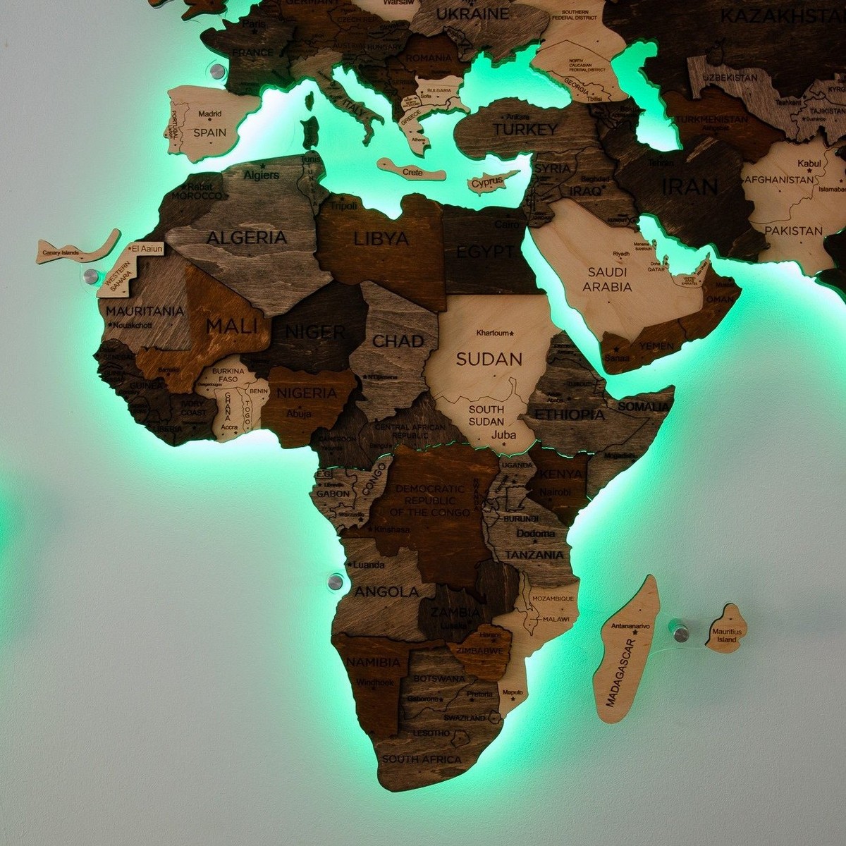 hărți ale lumii din lemn cu led retroiluminat