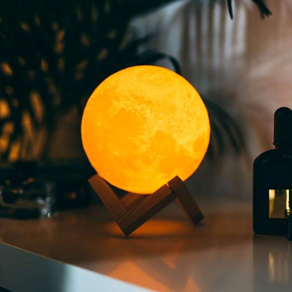 Lună 3D - lampă tactilă în dormitor